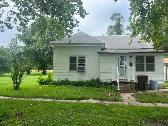 212 W 5th St in Frankfort, KS - Building Photo - Building Photo