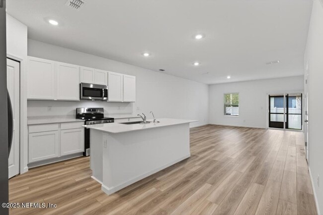 3989 Mid Century St in Jacksonville, FL - Building Photo - Building Photo