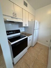 100 SW 10th St in Fort Lauderdale, FL - Foto de edificio - Building Photo