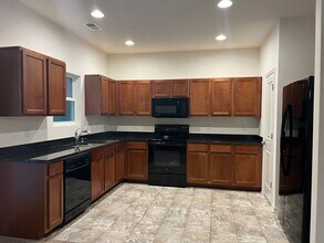 204 Swallowtail Ln in Goose Creek, SC - Building Photo - Building Photo