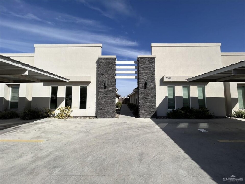 2009 Stardust Ln in Edinburg, TX - Building Photo