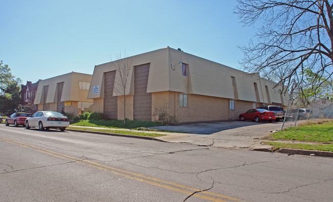 2606-2612 E 6th St in Tulsa, OK - Foto de edificio - Building Photo