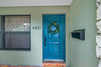 6021 Bayview Dr in Fort Lauderdale, FL - Building Photo - Building Photo