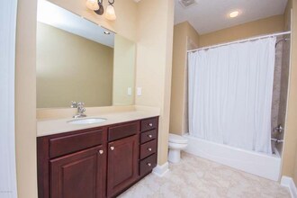 4300 S Beach Pkwy, Unit Apt 1103 in Jacksonville Beach, FL - Foto de edificio - Building Photo