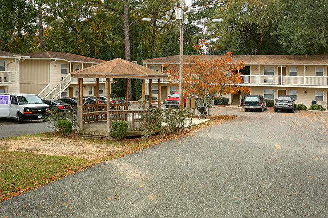 Valencia Apartments in Tallahassee, FL - Building Photo - Building Photo