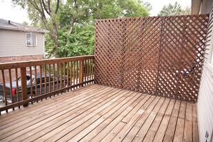 205 Eisenhower Dr, Unit 2 in Bloomington, IL - Building Photo