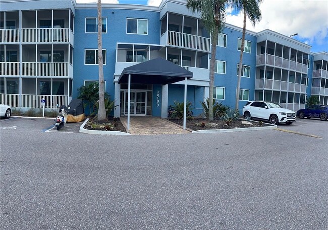 2700 Coconut Bay Ln, Unit 423 in Sarasota, FL - Foto de edificio - Building Photo