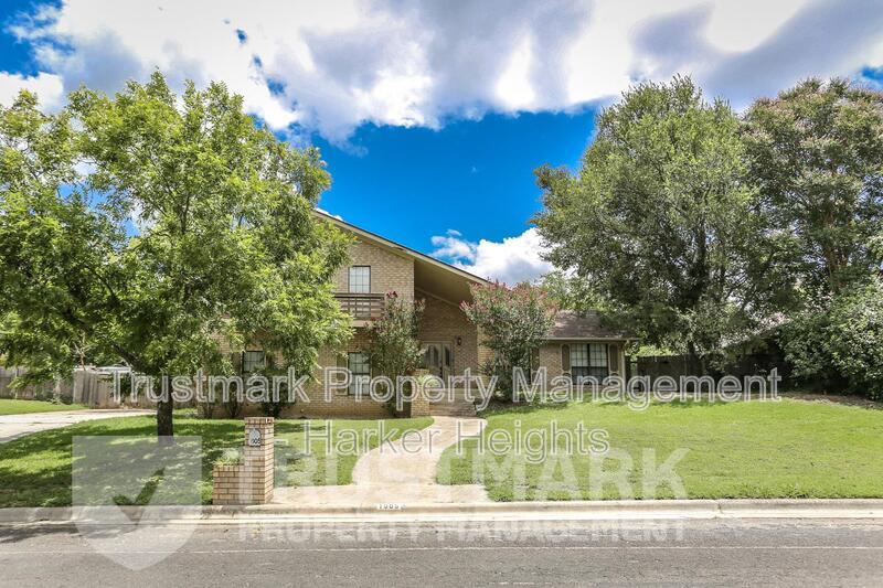 1905 Elk Trail in Harker Heights, TX - Foto de edificio