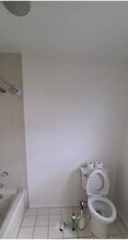 40 Buchanan Ave, Unit Buchanan in Amityville, NY - Foto de edificio - Building Photo