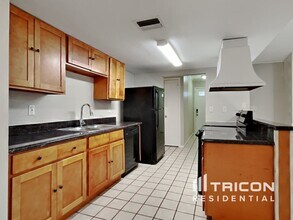 11404 Larkwood Way in Tampa, FL - Building Photo - Building Photo