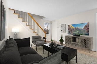 17 Fairview St in Huntington, NY - Building Photo - Building Photo