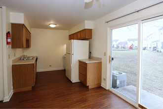 Squire Village Apartments in Elgin, IL - Building Photo - Interior Photo