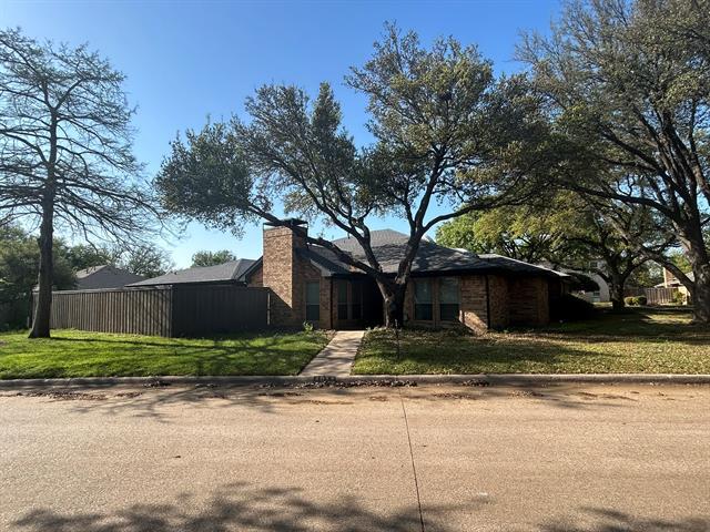 4013 Morman Ln in Addison, TX - Building Photo