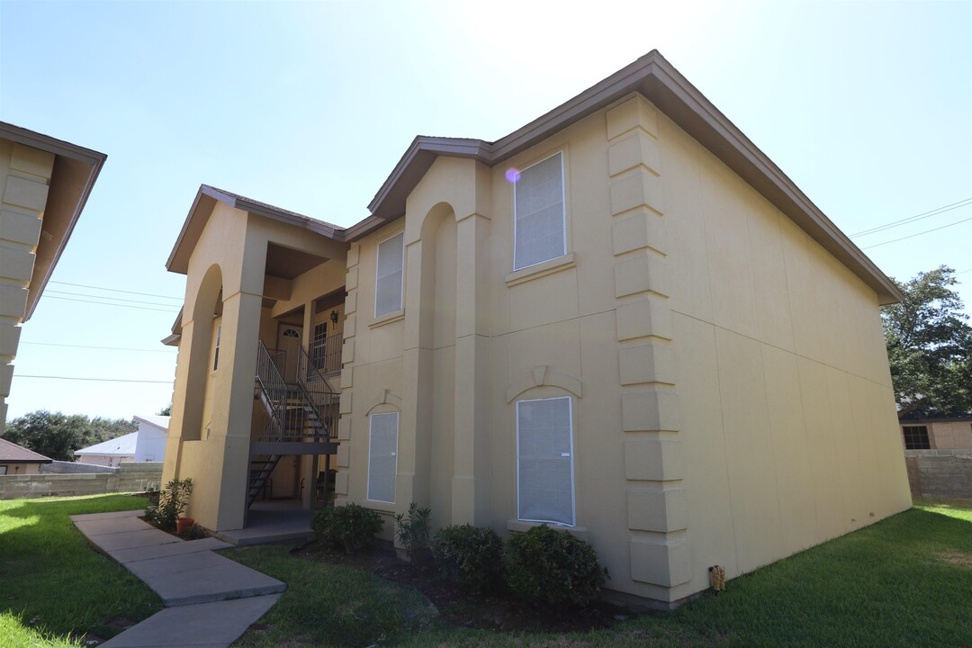 9804 Cantera Ct in Laredo, TX - Foto de edificio