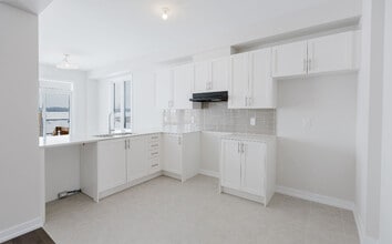 525 Oldenburg Ave in Ottawa, ON - Building Photo - Building Photo