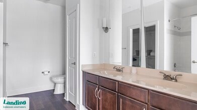 7373 Valley View Ln, Unit 2051 in Dallas, TX - Foto de edificio - Building Photo