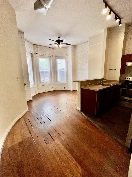 1112 W Cary St, Unit Apt 1 in Richmond, VA - Building Photo