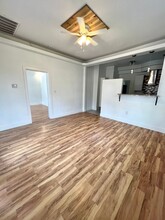 3401 Oak Springs Dr-Unit -B in Austin, TX - Building Photo - Building Photo