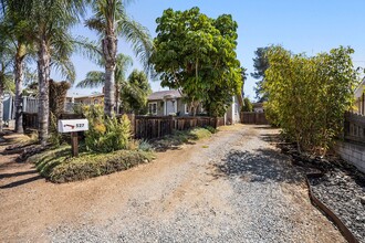 527 N Main Ave in Fallbrook, CA - Building Photo - Building Photo