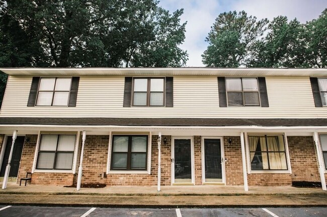 6247 Lucille Dr in North Charleston, SC - Building Photo - Building Photo