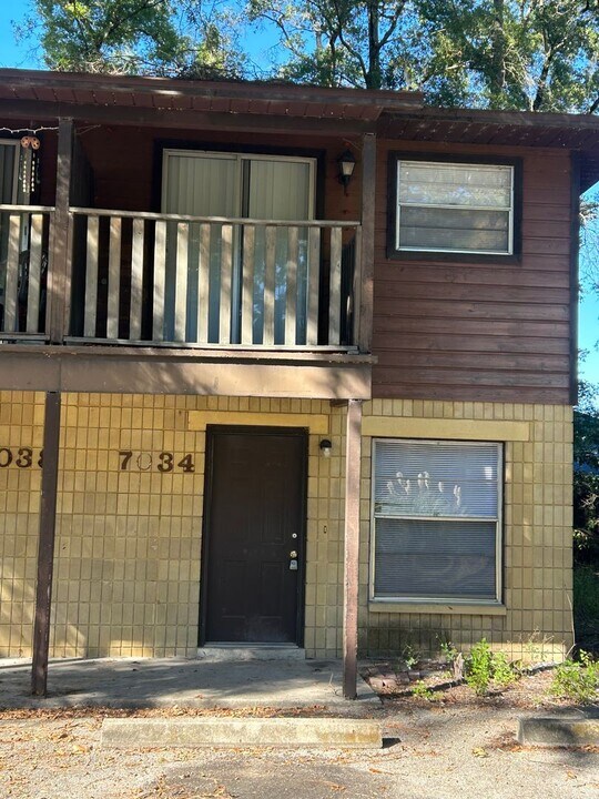 7034 SW 17th Pl in Gainesville, FL - Foto de edificio