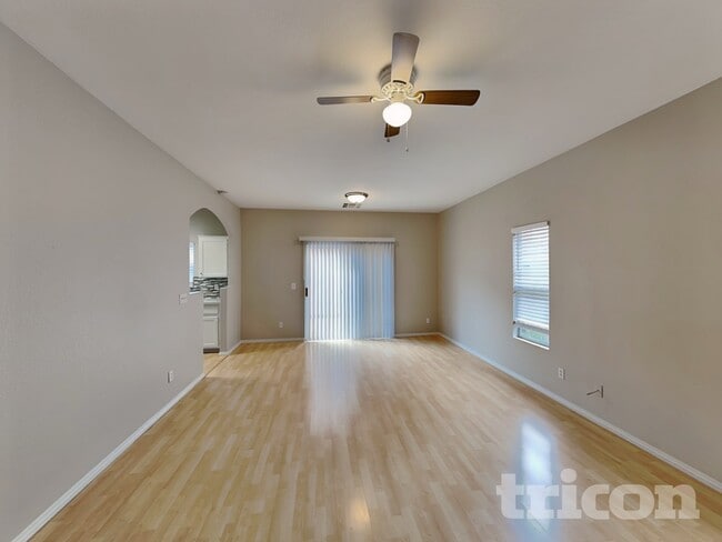 1445 Little Spring Ct in Las Vegas, NV - Foto de edificio - Building Photo