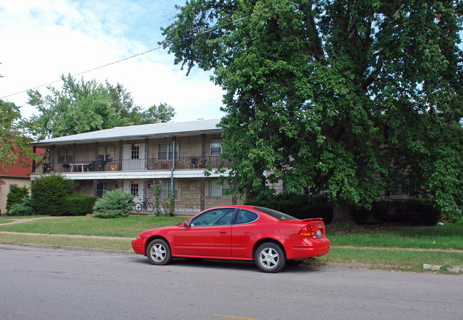 1215 Elm St in Springfield, MO - Building Photo - Building Photo