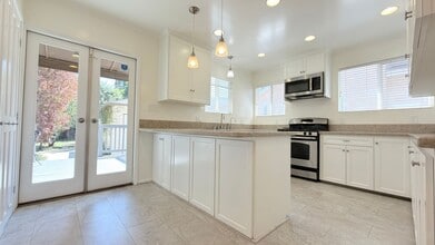 16756 Addison St in Los Angeles, CA - Building Photo - Building Photo
