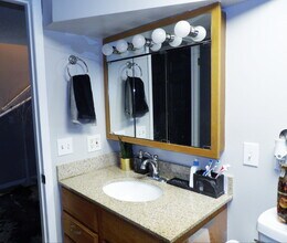 1906 55th St Ct E in Inver Grove Heights, MN - Building Photo - Building Photo