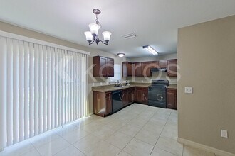 56 Fisher Way Pass in Ocklawaha, FL - Foto de edificio - Building Photo