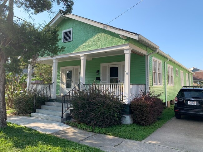 property at 4533 S Derbigny St