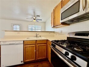 2500 Sierra Bello Ave in Las Vegas, NV - Building Photo - Building Photo