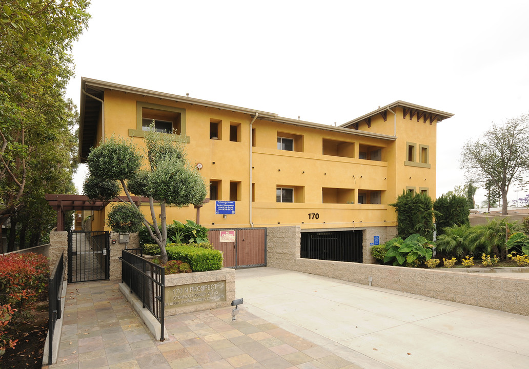 Stonegate Senior Apartments in Orange, CA - Building Photo