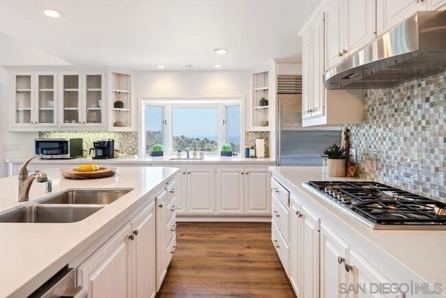 2771 St Laurent Pl in San Diego, CA - Foto de edificio - Building Photo