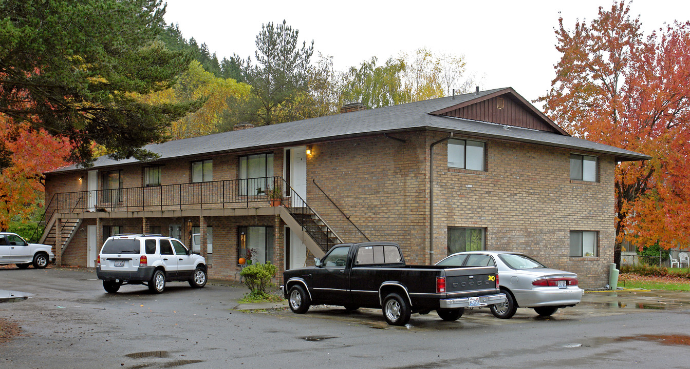 15818 Elm St E in Sumner, WA - Foto de edificio