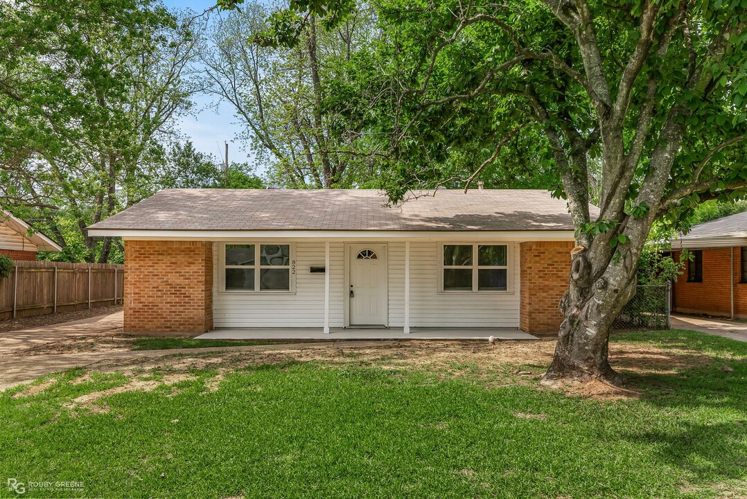 822 E Washington St in Shreveport, LA - Foto de edificio