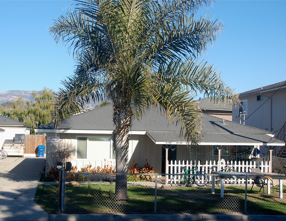 6794 Del Playa Dr in Goleta, CA - Building Photo