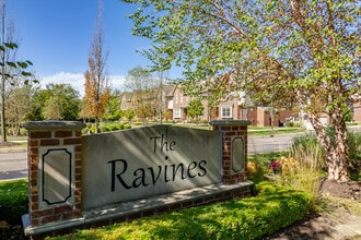 Ravines in Plymouth, MI - Building Photo - Building Photo