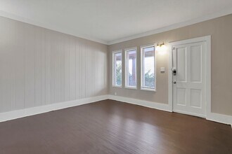 2709-2711-2711 Sullivant Ave in Columbus, OH - Building Photo - Building Photo