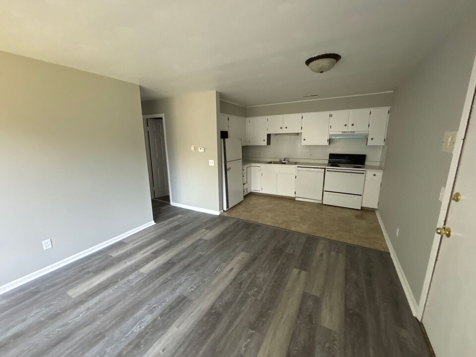 1830-1855 Squire Dr in Saginaw, MI - Building Photo