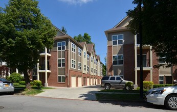 305 W Utica St in Buffalo, NY - Foto de edificio - Building Photo