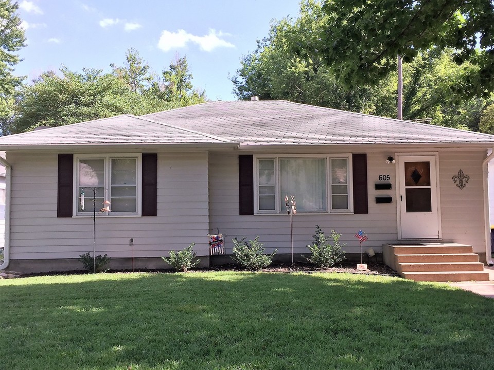 605 Bertrand St-Unit -A in Manhattan, KS - Building Photo