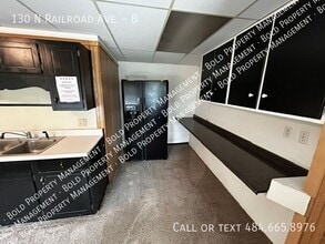 130 N Railroad St in Myerstown, PA - Building Photo - Building Photo