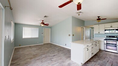 31163 Ave H in Big Pine Key, FL - Foto de edificio - Building Photo