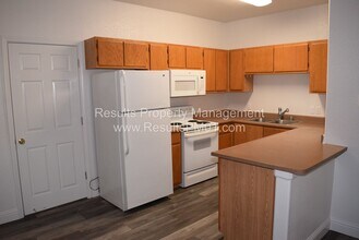 10001 Woodcreek Oaks Blvd in Roseville, CA - Building Photo - Building Photo