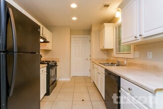 1048 Whispering Woods Dr in Canton, GA - Building Photo - Building Photo