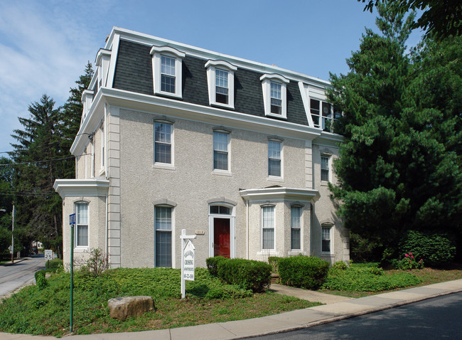 Villanova Crossing Apartments in Bryn Mawr, PA - Building Photo - Building Photo