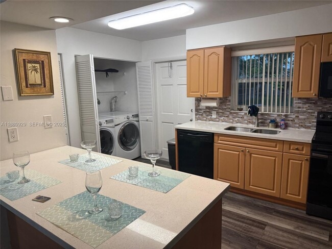 2452 Madison St in Hollywood, FL - Foto de edificio - Building Photo