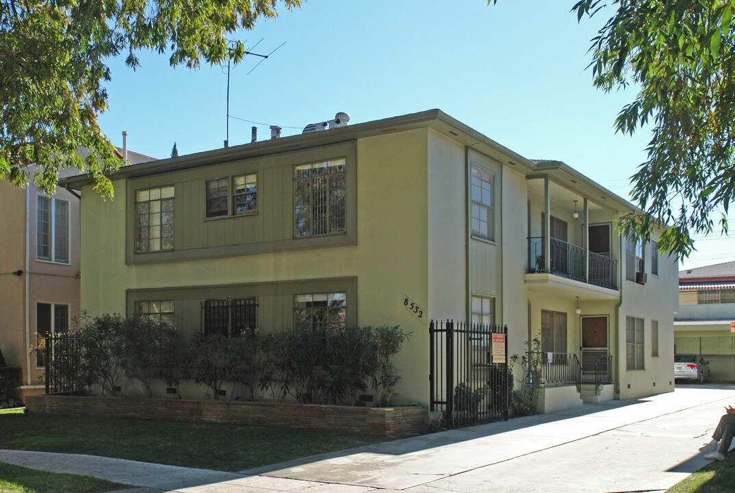 8532 Alcott St in Los Angeles, CA - Building Photo