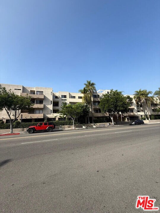 435 S Virgil Ave in Los Angeles, CA - Building Photo